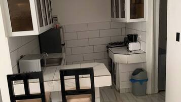 Apartamento, 2 habitaciones, balcón | Cocina privada