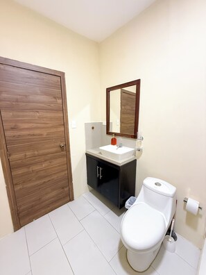 Shower, towels, soap, toilet paper - Perfect apartment in Galapagos comfort, elegance and privileged location (Santa Cruz)