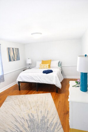 3 bedrooms, iron/ironing board, WiFi, bed sheets - Antietam House  Historic Sharpsburg Retreat (Sharpsburg)
