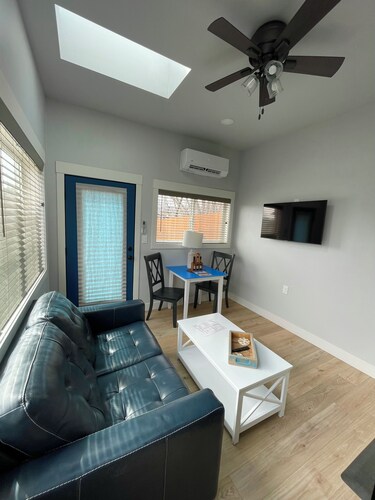 Charming 1-bedroom cottage in superb Grand Junction location