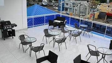 Apartment, 1 Bedroom, Patio | Dining