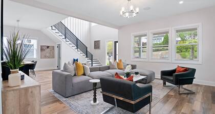 Cozy, Modern Retreat in the Heart of College Park Perfect for Families & Guests!