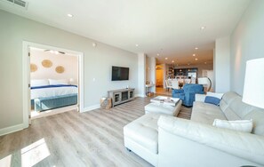 2 bedrooms, iron/ironing board, free WiFi, bed sheets - Downtown 2BR Condo Near Beach & Boardwalk (Ocean City)