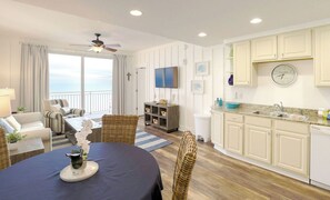 Interior - Book Now! New Listing! Beachfront 2 bedroom at Splash Resort! (Panama City Beach)