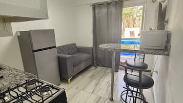 Appart'hÎtel, 1 chambre, fumeurs, patio | Cuisine privée