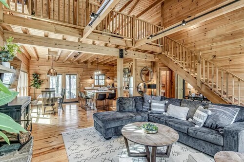 Luxury Lakefront Cabin