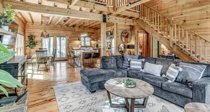 Luxury Lakefront Cabin