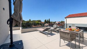 Outdoor dining - Cozy apartment in Rovinj with house sea view (Rovinj)