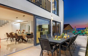 Outdoor dining - Nice home in Jadranovo (Jadranovo)