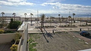 Property grounds - Facing the sea, beautiful apartment with breathtaking views (NARBONNE PLAGE)