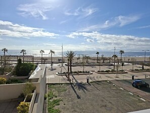 Property grounds - Facing the sea, beautiful apartment with breathtaking views (NARBONNE PLAGE)