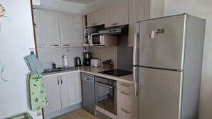 Fridge, microwave, oven, dishwasher - Facing the sea, beautiful apartment with breathtaking views (NARBONNE PLAGE)