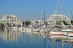 Marina - Cozy house near the sea with terrace, air conditioning, and parking (LE GRAU DU ROI)
