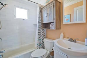 Shower, hair dryer - Cozy Beachside Retreat (Wildwood)