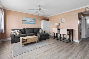 TV - Cozy Beachside Retreat (Wildwood)