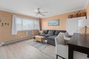 TV - Cozy Beachside Retreat (Wildwood)