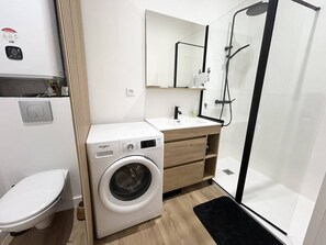 Bathroom - AS27106-P2 ground floor, pool parking, air conditioning and wifi (LE GRAU DU ROI)