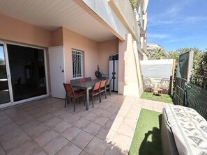 Outdoor dining - AS27106-P2 ground floor, pool parking, air conditioning and wifi (LE GRAU DU ROI)