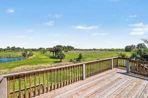 Property grounds - Luxury Waterfront Retreat, Fishing, Rocket Launch Views, Near Cruises (Cocoa)