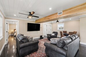 Smart TV - Luxury Waterfront Retreat, Fishing, Rocket Launch Views, Near Cruises (Cocoa)