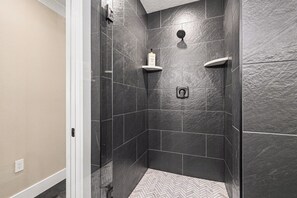 Shower, hair dryer, towels, soap - Luxury Waterfront Retreat, Fishing, Rocket Launch Views, Near Cruises (Cocoa)