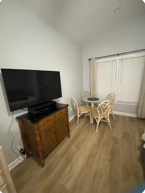 Dining - Ocean Breeze Retreat • Golf, Beach & Dog-Friendly Coastal Escape (Sunset Beach)