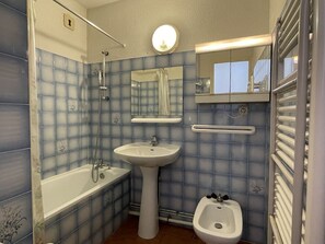 Bathroom - Apartment Héliopolis J 42 - 5 people (AGDE)