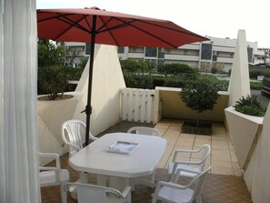 Outdoor dining - Studio Héliopolis K 5 with garage - 6 people (AGDE)