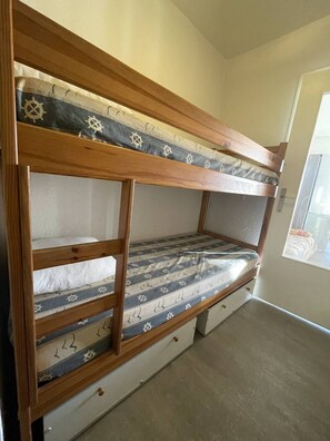 1 bedroom, free WiFi - Studio Héliopolis K 5 with garage - 6 people (AGDE)