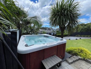 Terrace/patio - Marina View Retreat - Spa Pool - Walk to Beach, Cafés & Shops (Auckland)