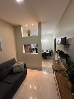 Living area - Casa completa em Foz 2/4, Wi-Fi, e ótima localização (Foz do Iguaçu)