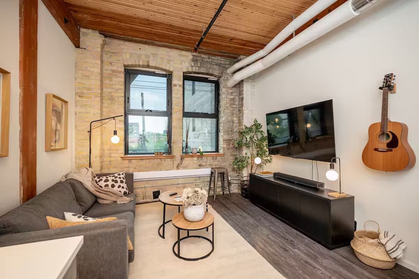 Stylish Exchange District Suite | 2 Bed | 1 Bath | - Winnipeg
