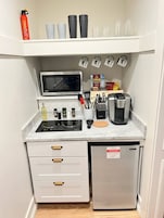 Studio, 1 Bedroom | Private kitchen