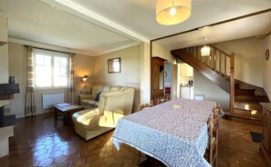 Living area - SARTHOU - ESPECHEDE - Gîte (ESPECHEDE)