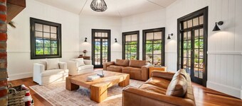 Charming Queenslander With 5 Acres Private Land