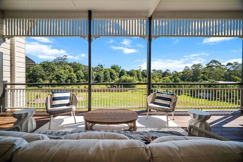 Charming Queenslander With 5 Acres Private Land