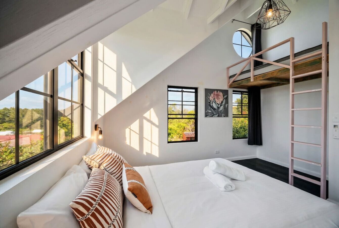 Desk, iron/ironing board, WiFi, bed sheets