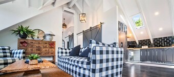 American Style Barn House On 5 Acres Private Land
