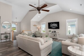 Smart TV - Rock Me on the Water: Oceanside, Pool, Hot Tub (Nags Head)