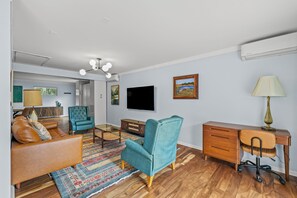 Living area - Hot tub with Red Rock Views! (Sedona)