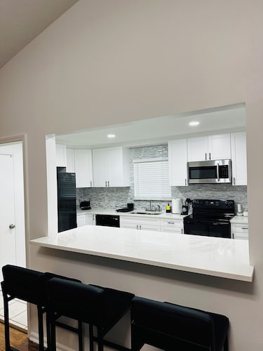 Modern• 3BR Home• Pool• Playroom•Quiet• Family Frendly