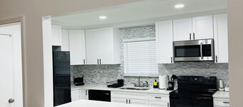 Modern• 3BR Home• Pool• Playroom•Quiet• Family Frendly