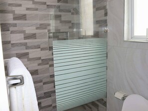 Room, 1 Bedroom, Patio | Bathroom