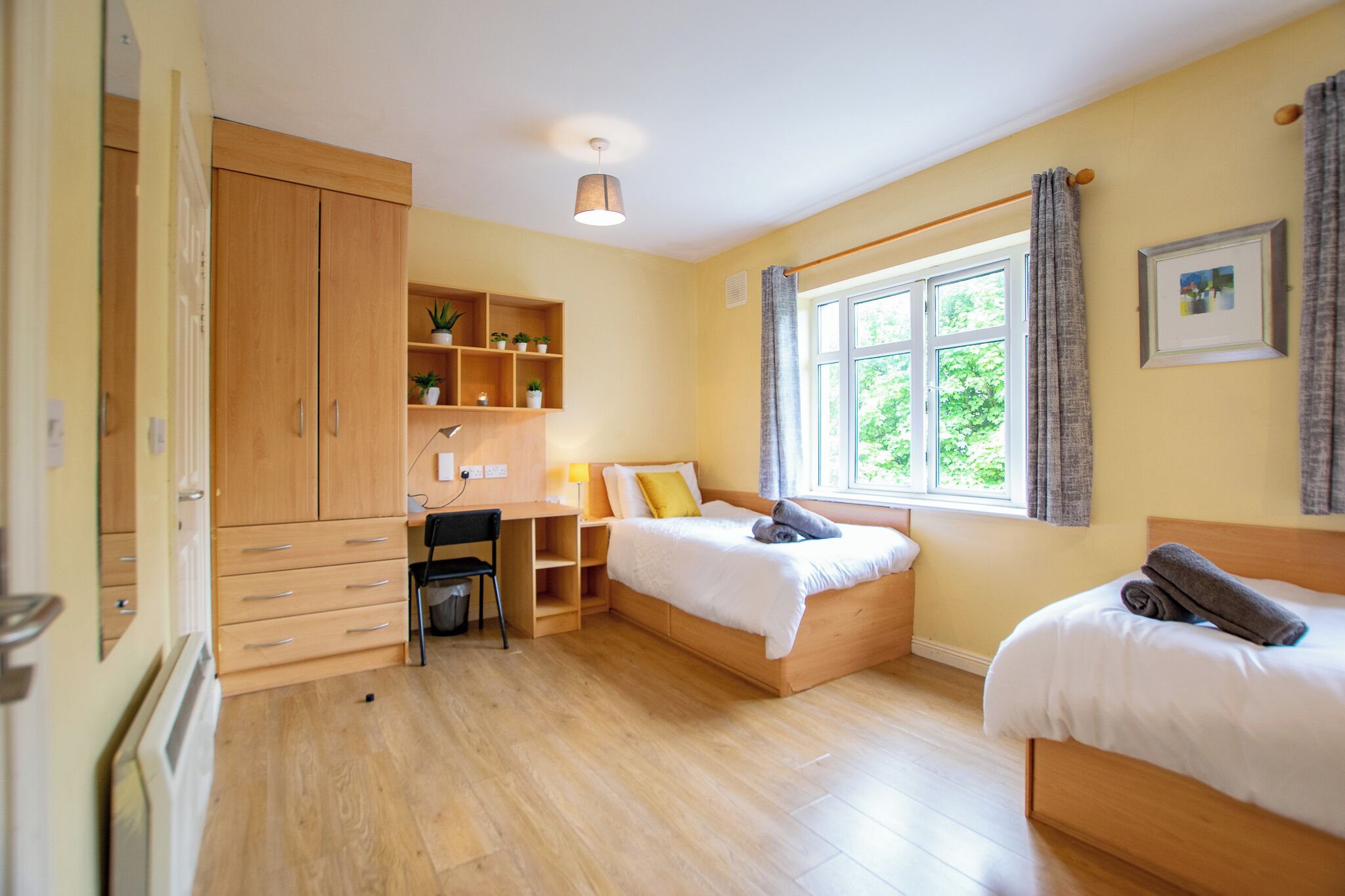 4 bedrooms, iron/ironing board, Internet, bed sheets