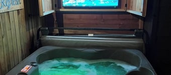 雷諾溫泉套房，附熱水浴缸和桑拿