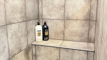 Studio, 1 chambre, patio | Salle de bain