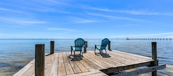 Beautiful Large Waterfront Retreat W/ Heated Pool And Lanai!☀️