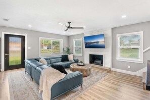 Smart TV, video library - Perfect Group Getaway W/ Heated Pool & Outdoor Patio! 🌅 (Merritt Island)