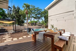 Outdoor dining - Large Group Friendly Coastal Escape W/ Heated Pool & Spacious Patio!🌴🏖️ (Merritt Island)