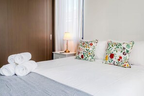 3 bedrooms, free WiFi, bed sheets - Modern Poolside Villa in Vistacana Near Downtown (Punta Cana)